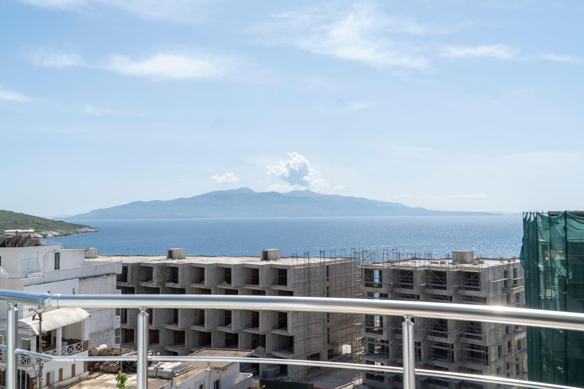 Hotel Blue Sky Sarandë Exterior foto