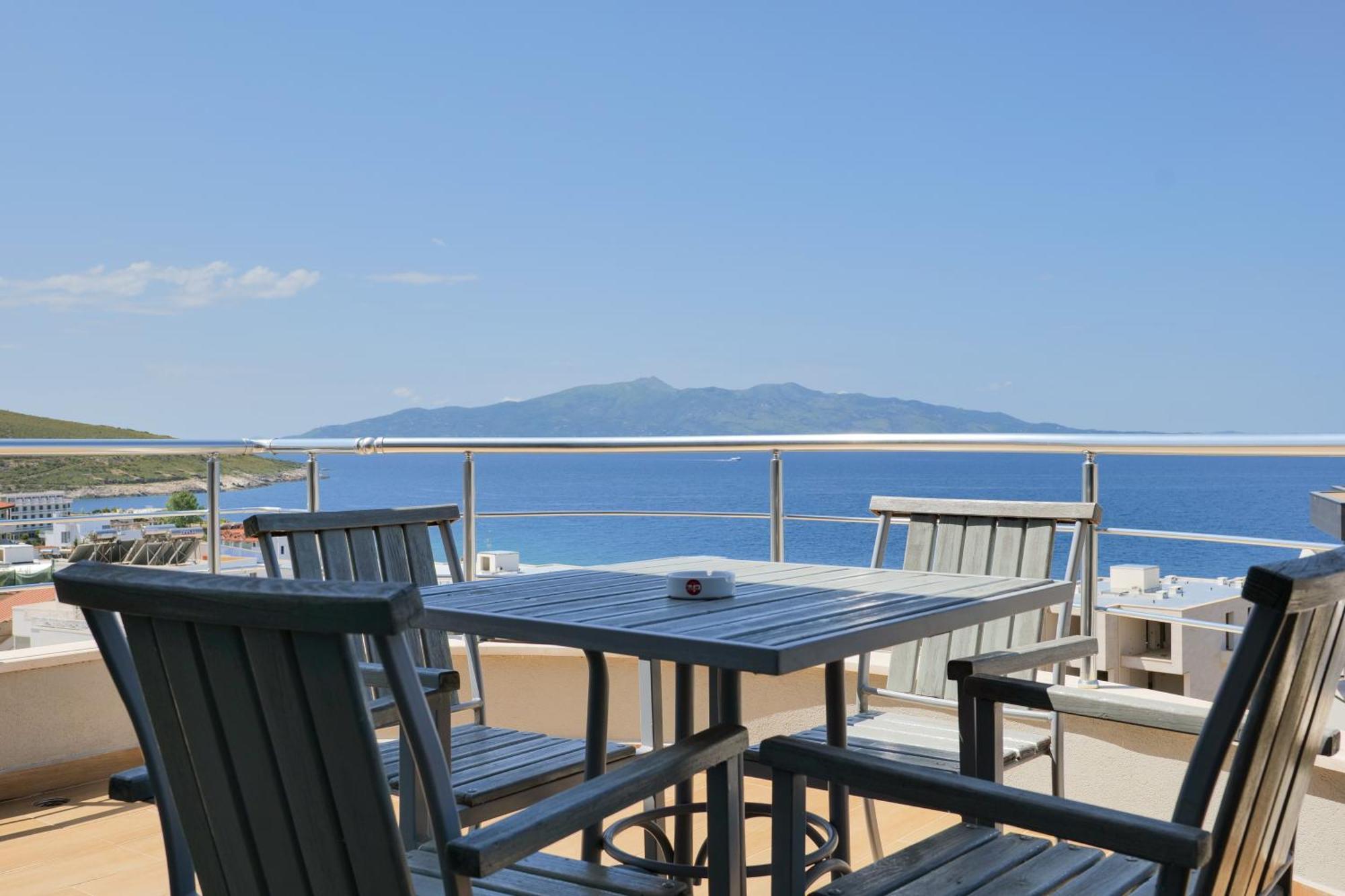 Hotel Blue Sky Sarandë Exterior foto