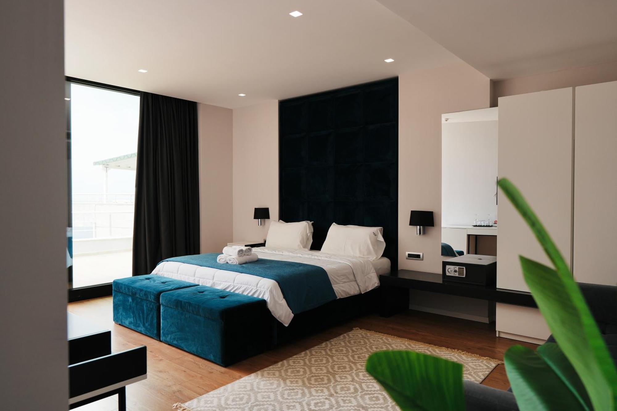 Hotel Blue Sky Sarandë Exterior foto