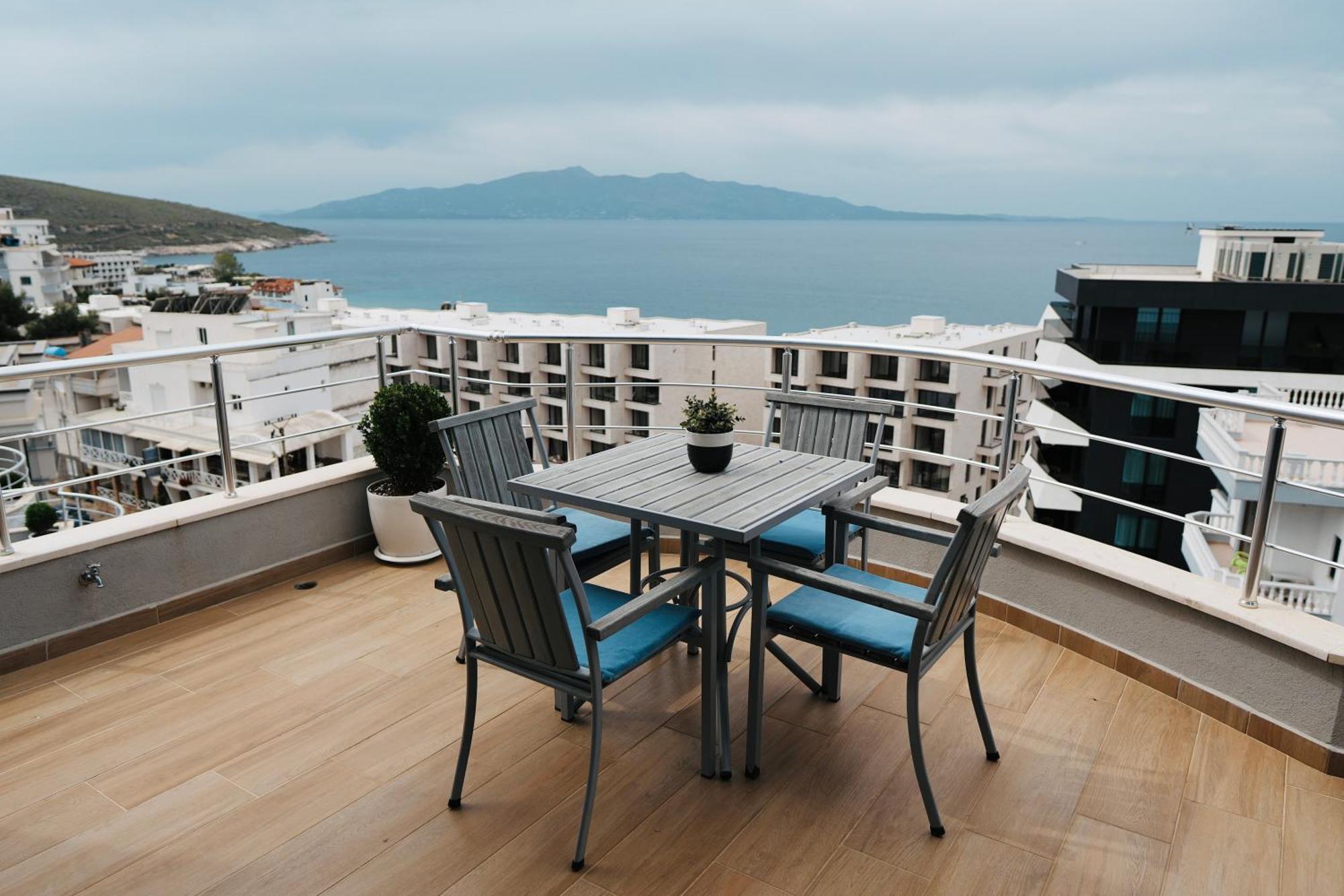 Hotel Blue Sky Sarandë Exterior foto