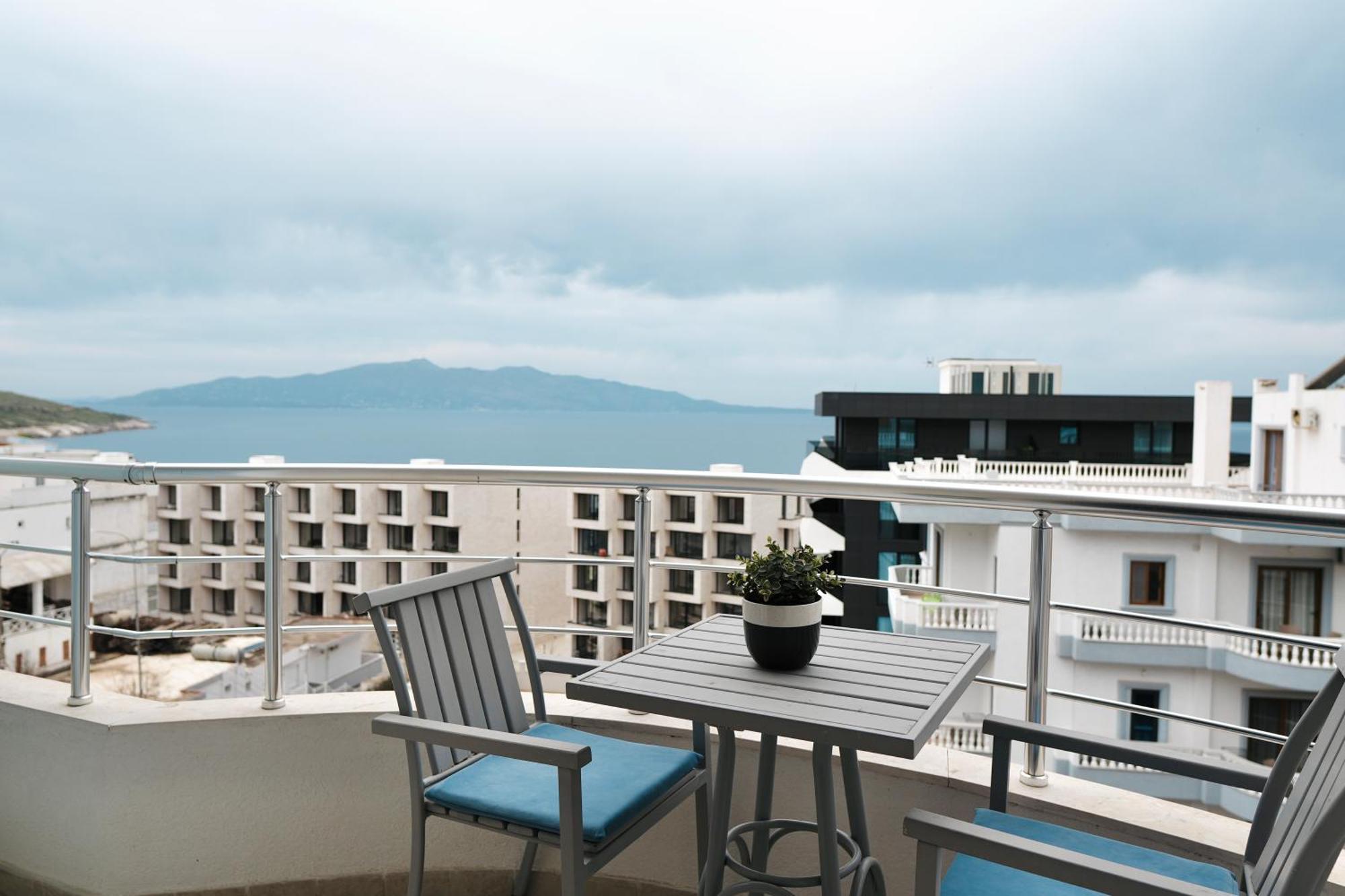 Hotel Blue Sky Sarandë Exterior foto