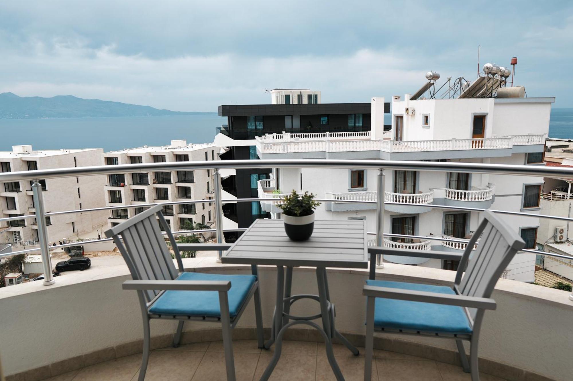 Hotel Blue Sky Sarandë Exterior foto