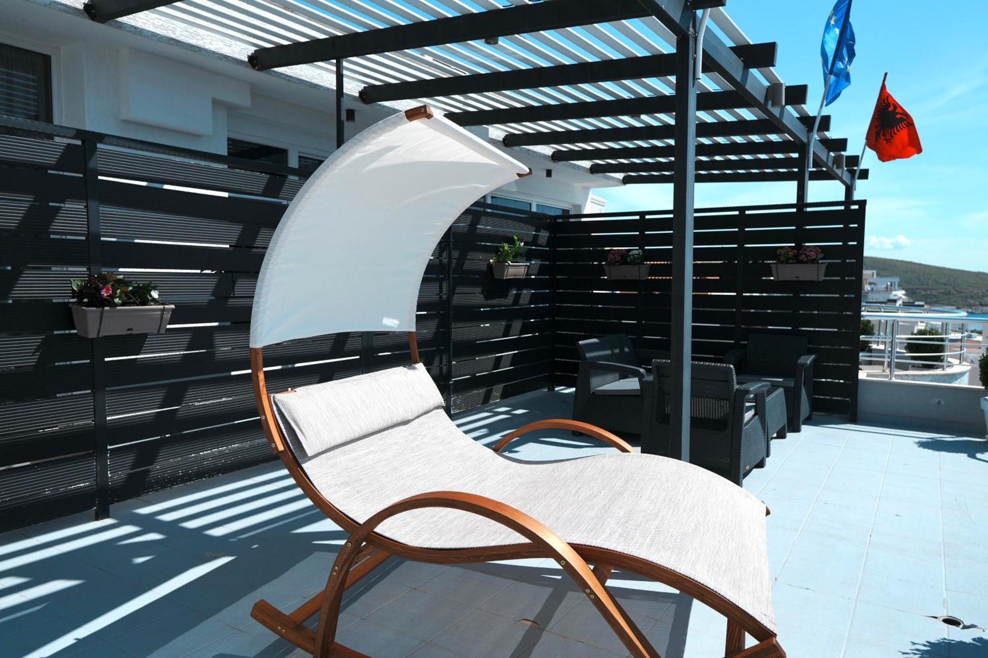 Hotel Blue Sky Sarandë Exterior foto